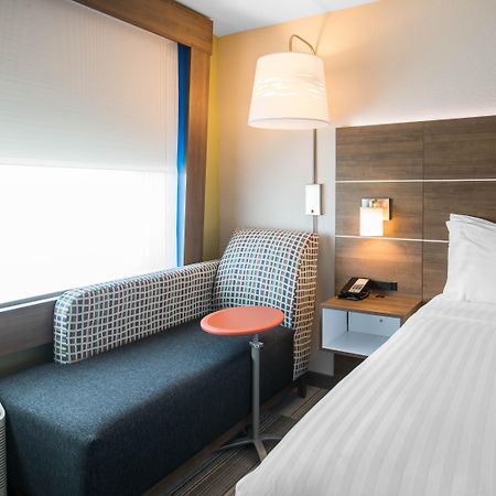 Holiday Inn Express & Suites Ludington By Ihg Buitenkant foto