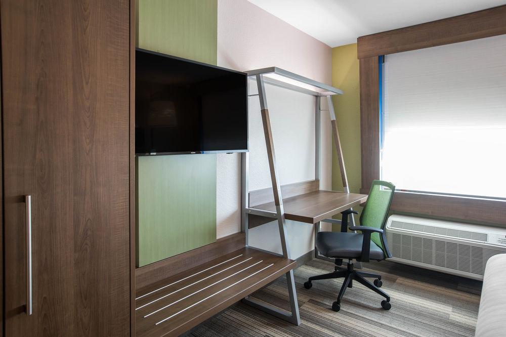 Holiday Inn Express & Suites Ludington By Ihg Buitenkant foto